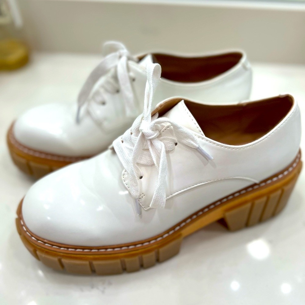 Phoenix white box shoes size 8